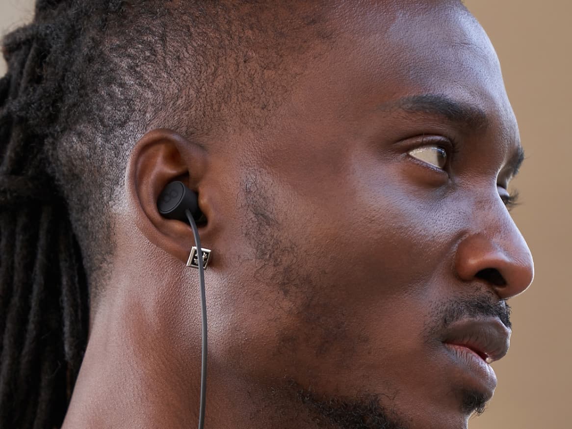 Titan: World’s 1st E-Sim Connected Earbuds