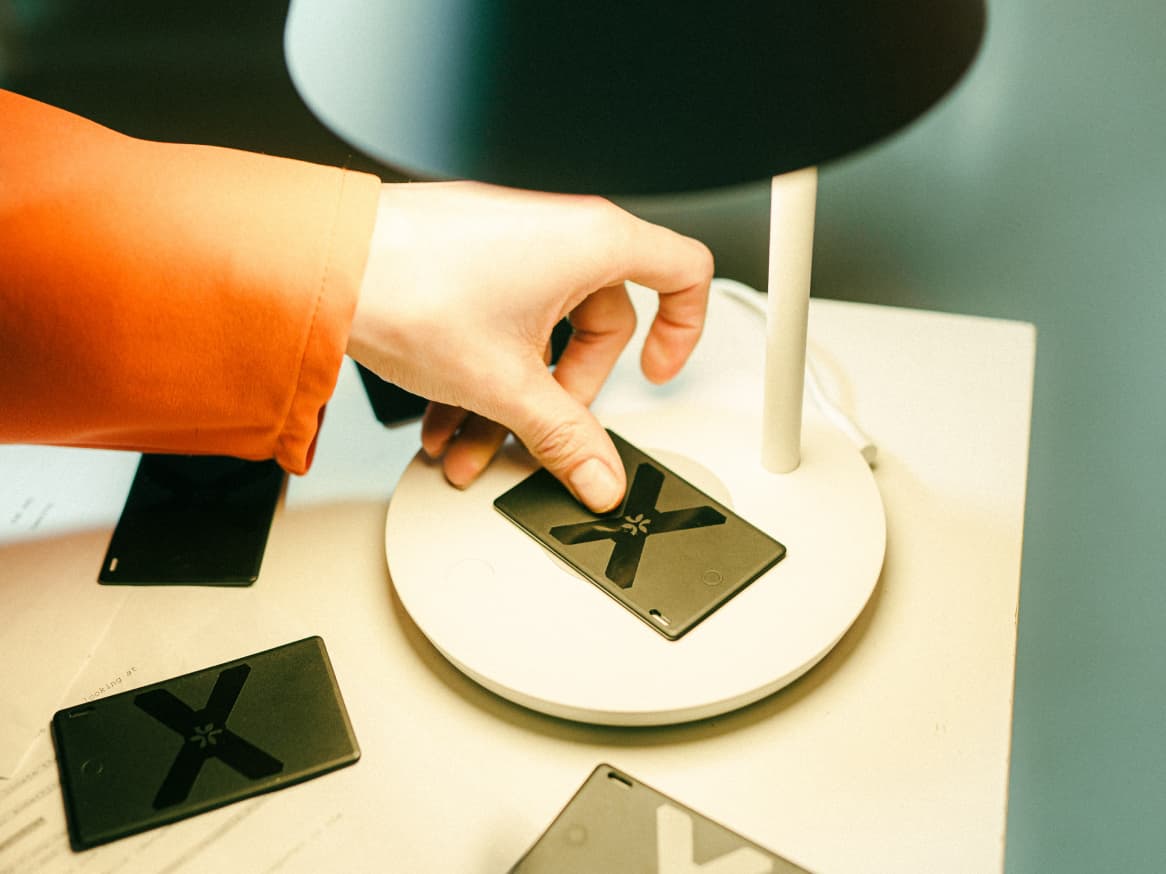 RYDL X-CARD: Rechargeable Ultra-Slim Tracker