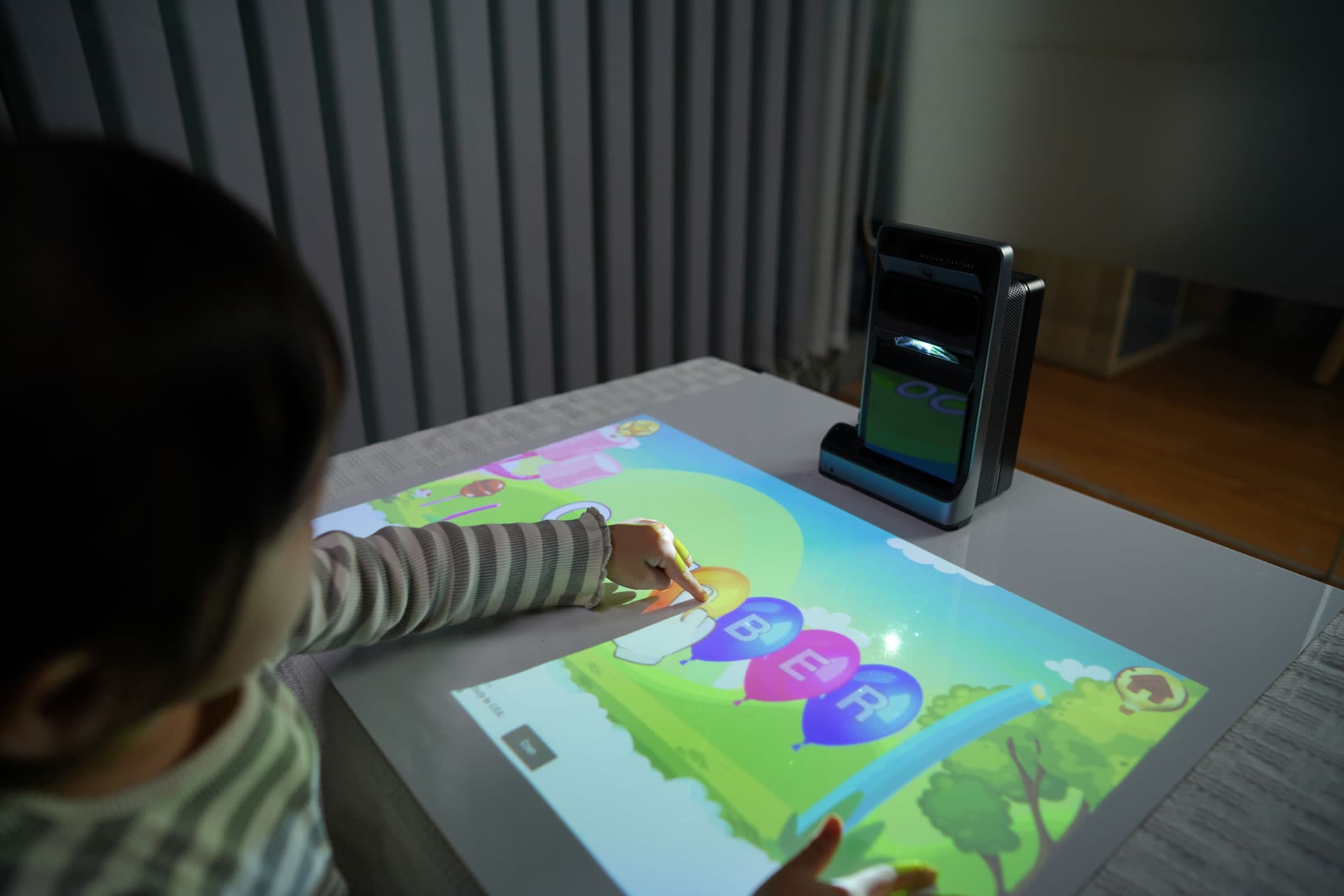 Ultra Short Throw Projector. Make Your Own Cinema!