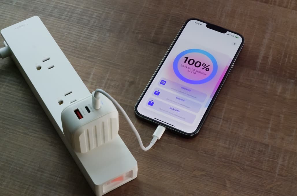 MemKeeper: Back Up and Charge Your Phone in One