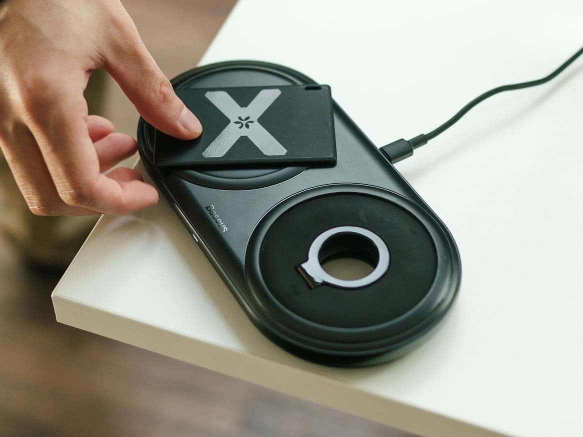 RYDL X-CARD: Rechargeable Ultra-Slim Tracker