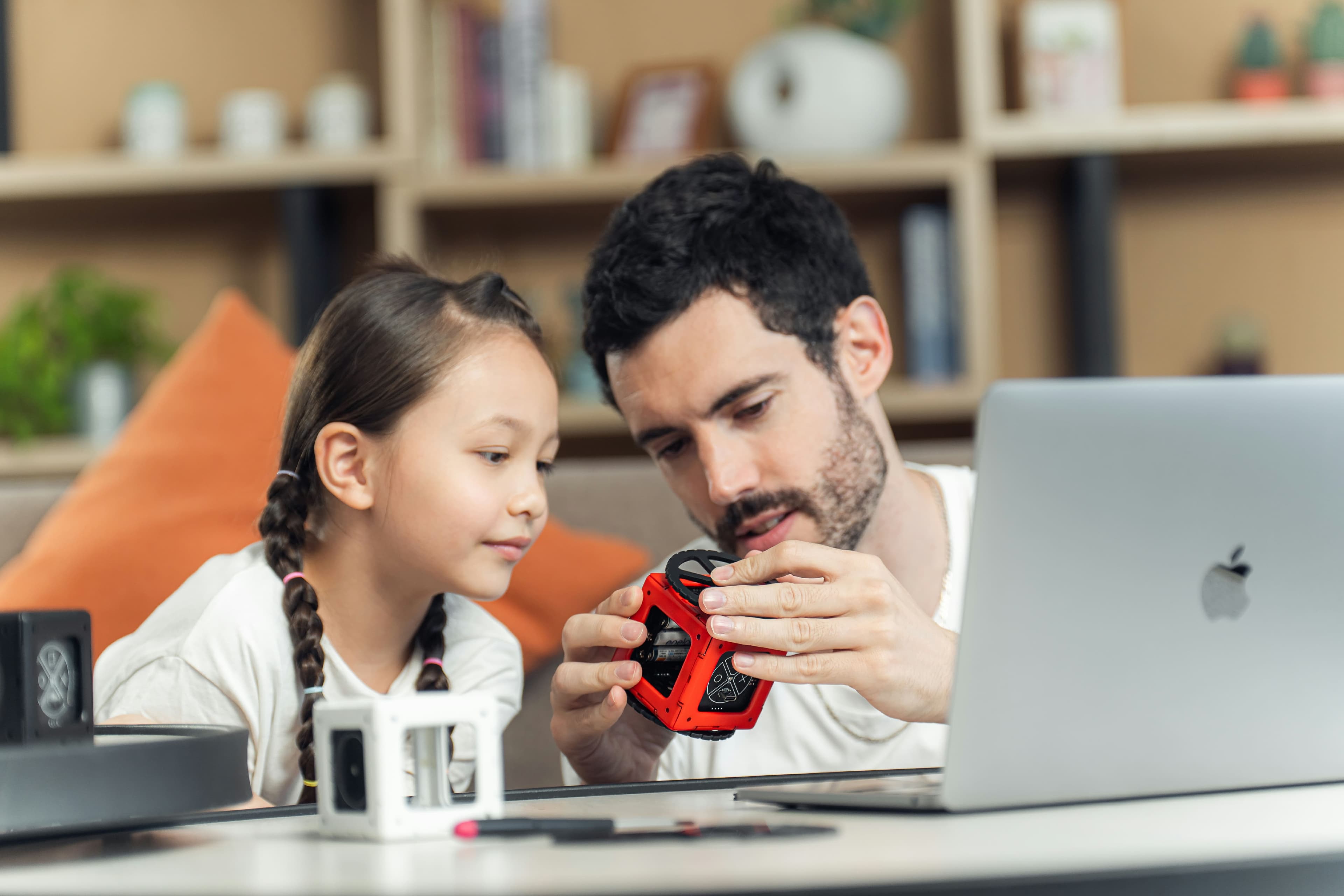 ioCube: Unleash Creativity with Robotic Modules