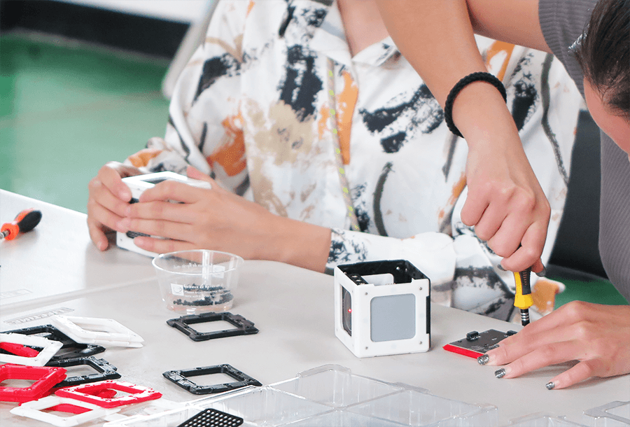 ioCube: Unleash Creativity with Robotic Modules