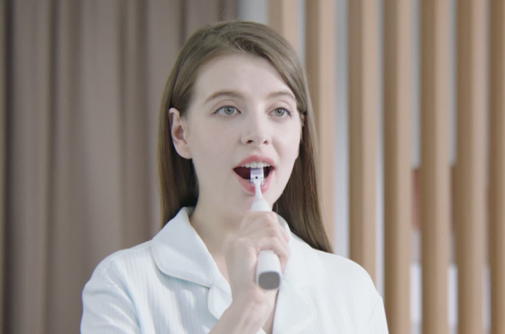 World’s 1st 3-side Wrap-around Electric Toothbrush