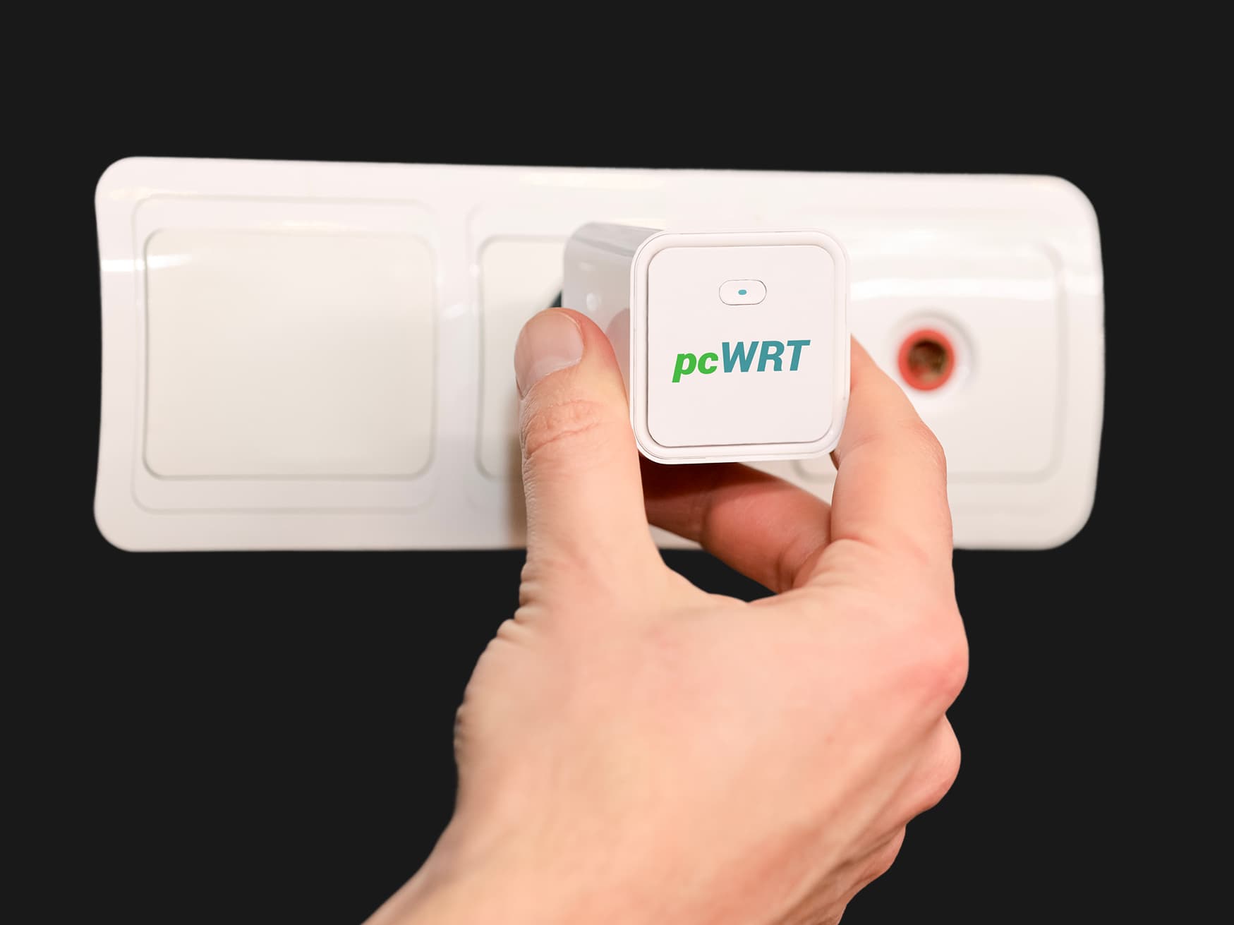 SEATTLE-NANO: World's Smallest Dual-Band Travel Router