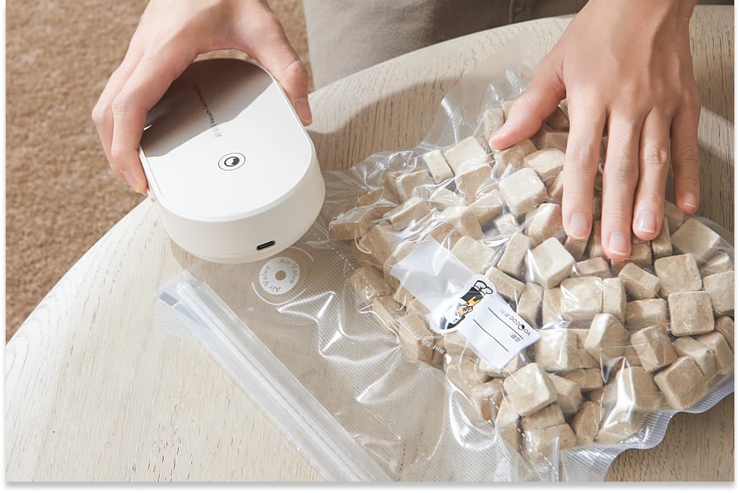 The Amber Vacuum-Seal Storage Bin for Pet Food