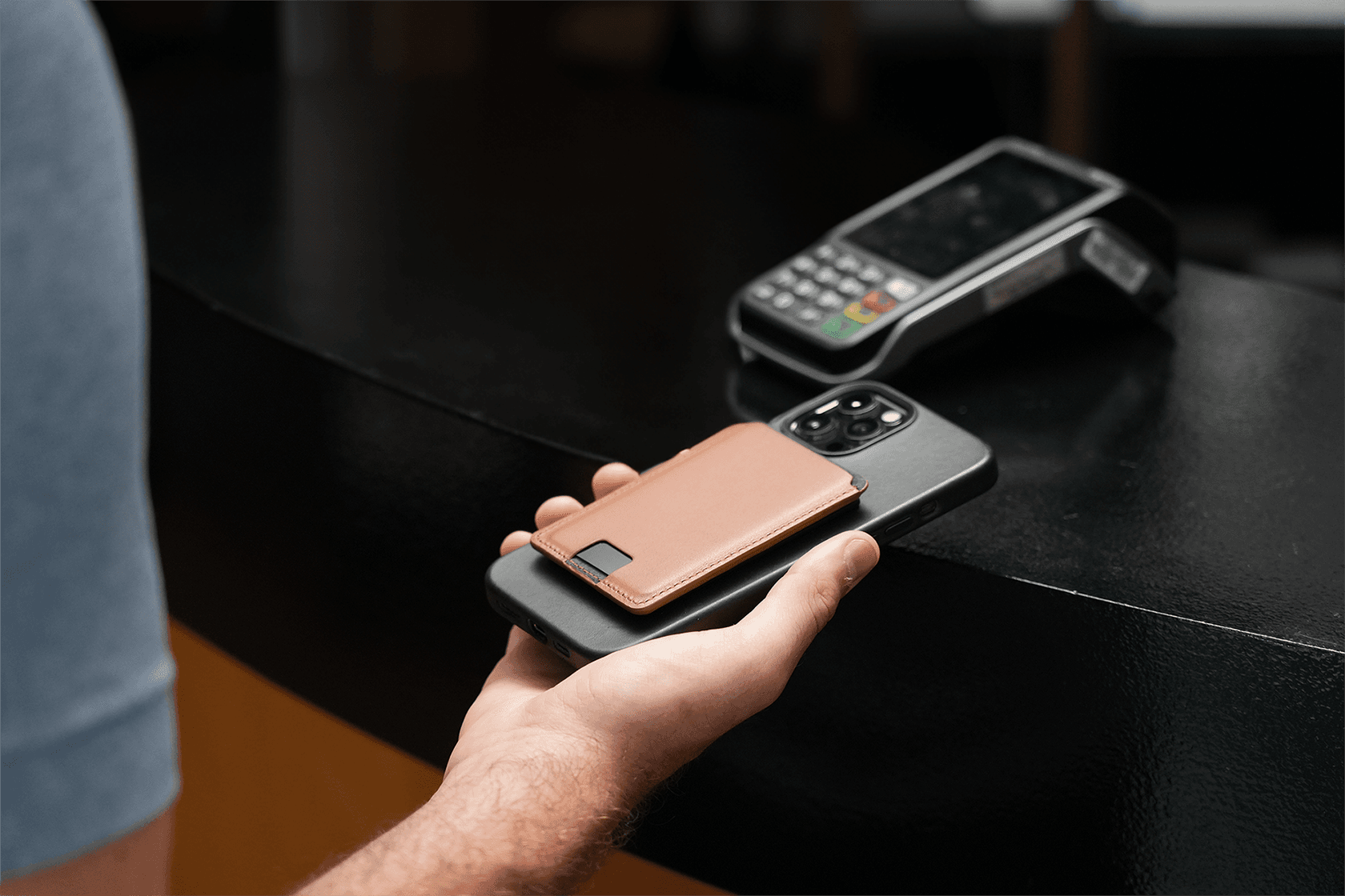 DuoFlip: The Flippable MagSafe ID Card Holder