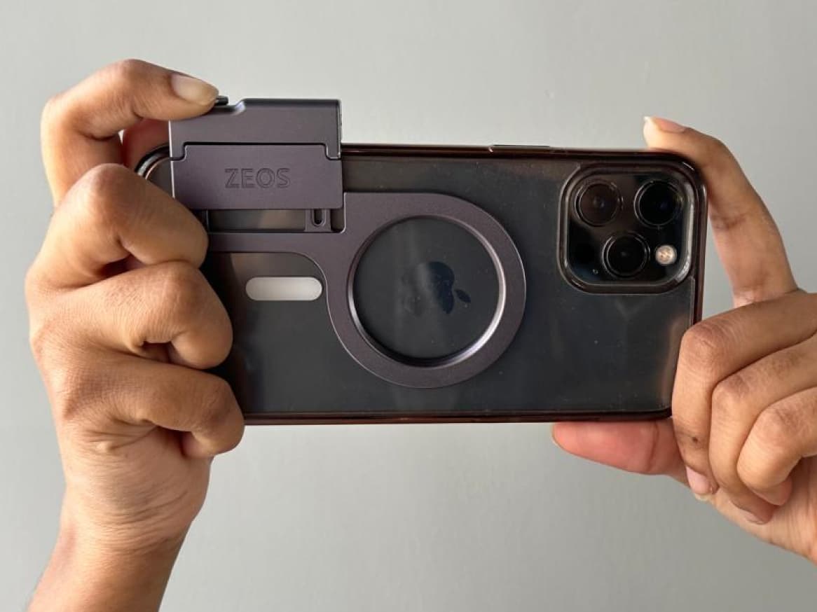 Xooma: Turn Your Smartphone into a Digital Camera