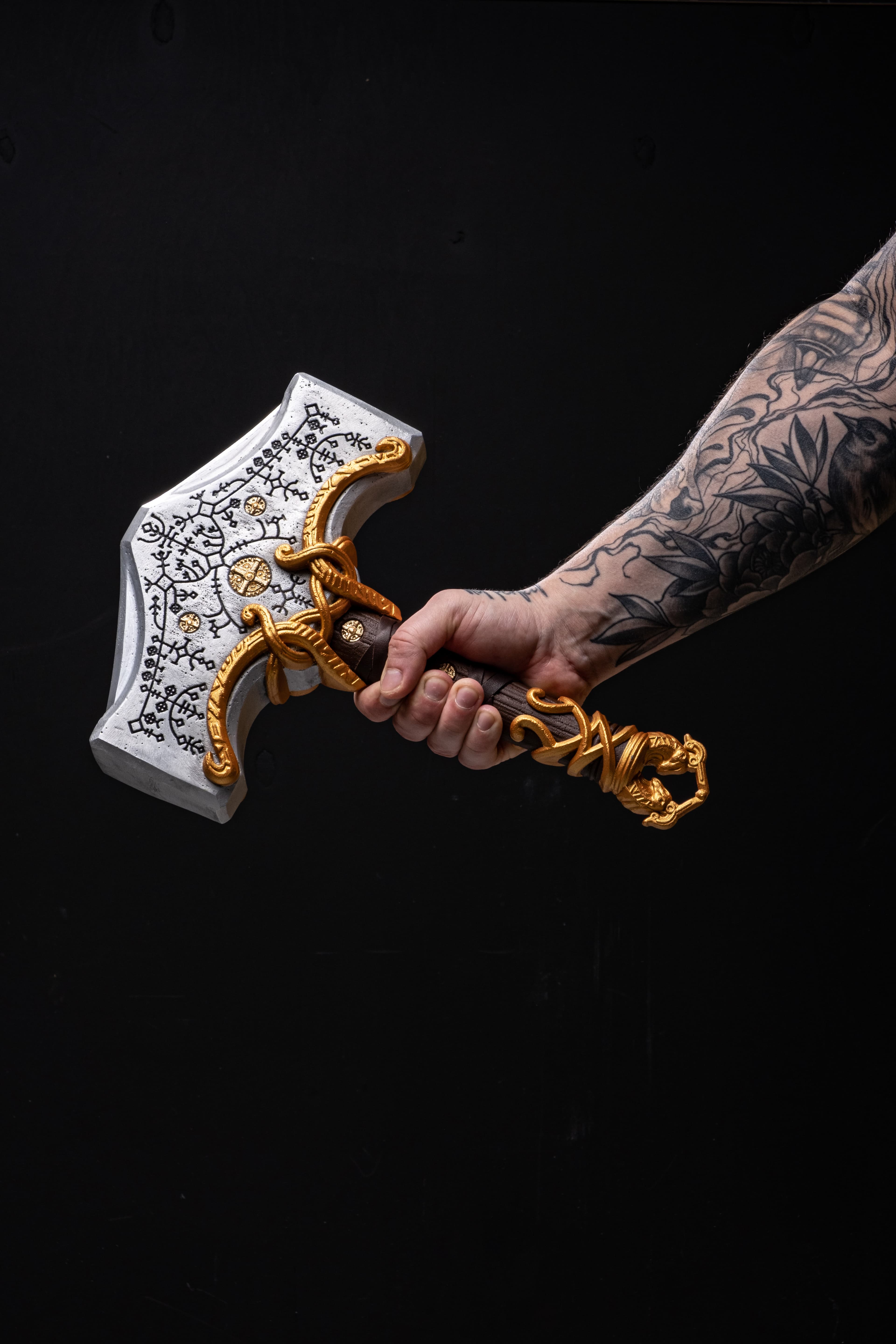Experience God of War: Ragnarok with This Hammer