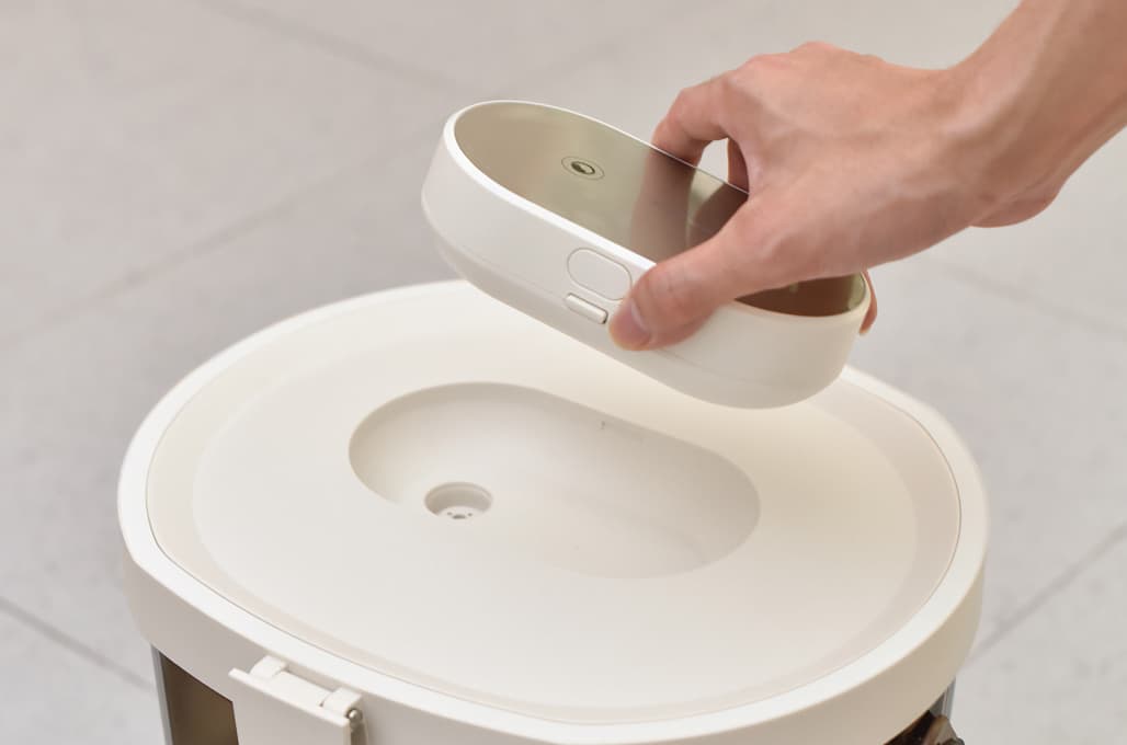 The Amber Vacuum-Seal Storage Bin for Pet Food