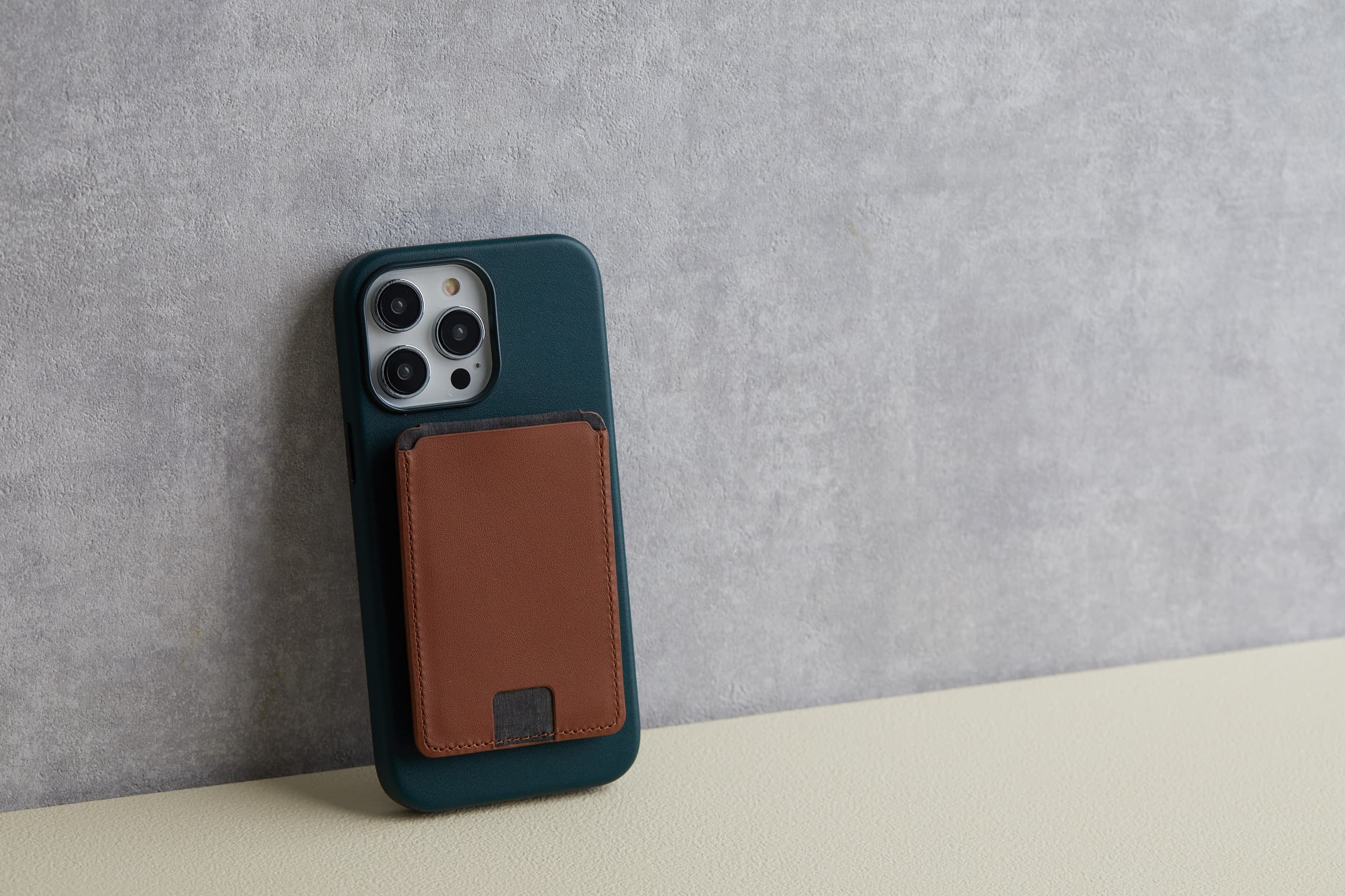 Simplify Your Daily Carries with DuoFlip-MagSafe ID Card Holder
