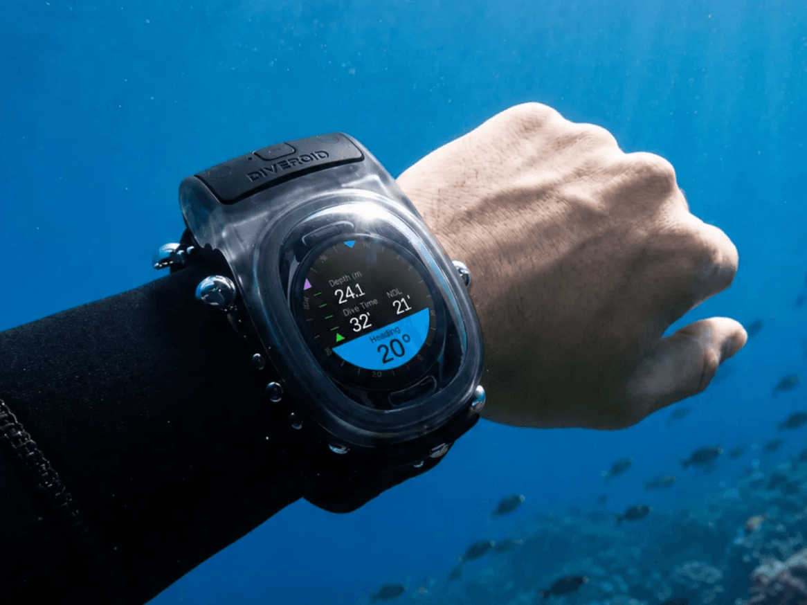 WatchDive: Turn Your Smartwatch Into a Dive Computer